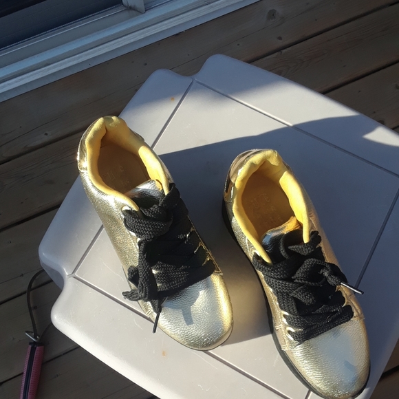 Shoes - Picture 4 of 7